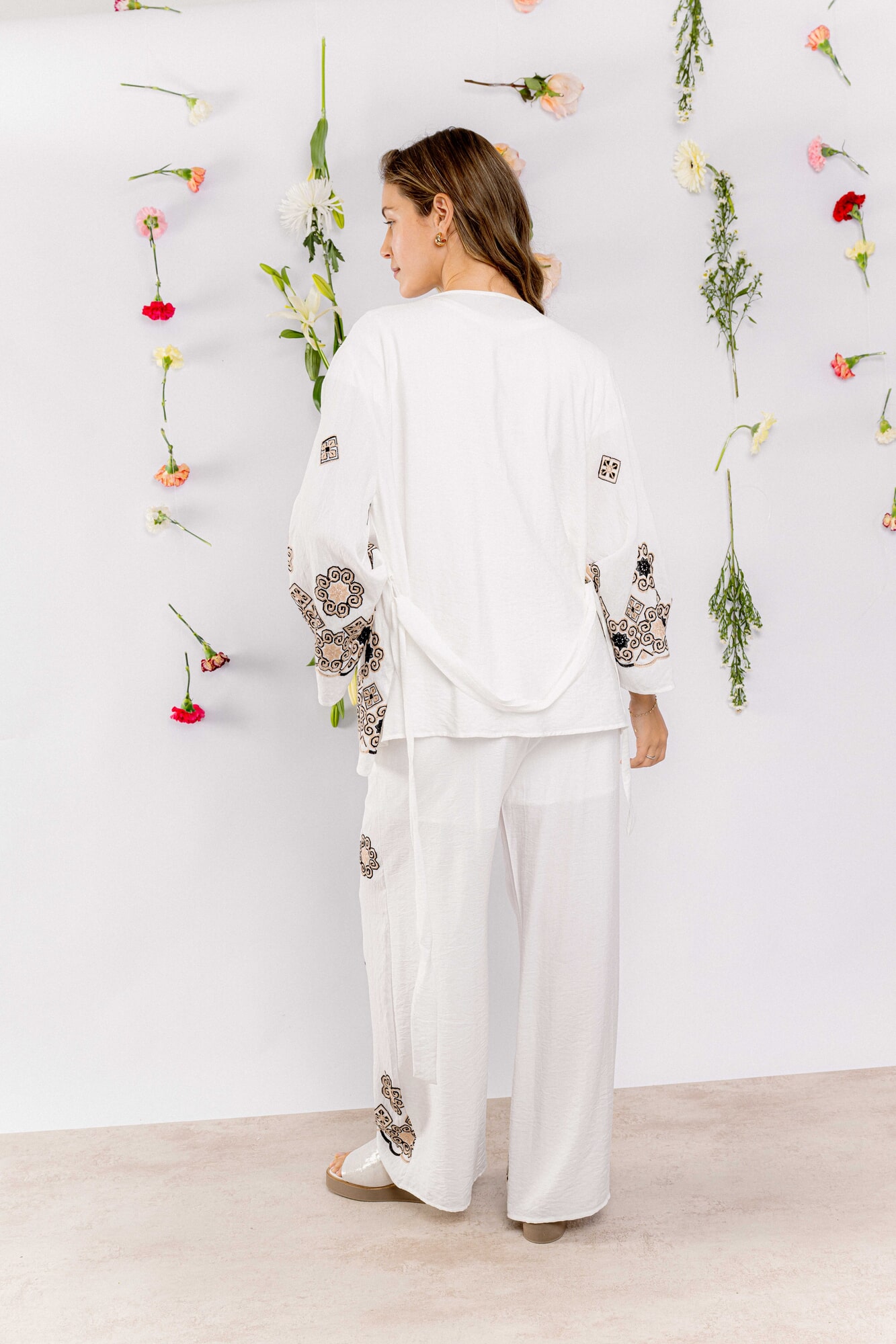 Pantalón bordado