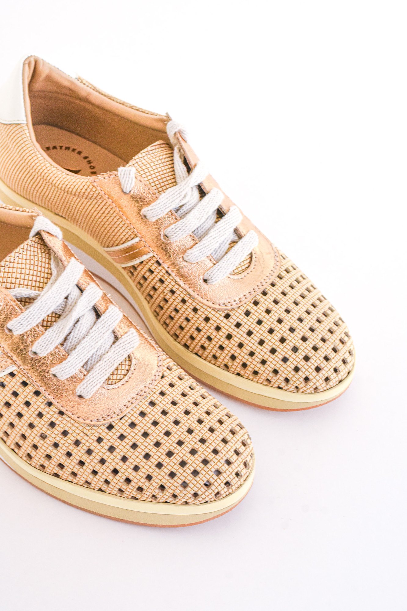 Classic sneaker