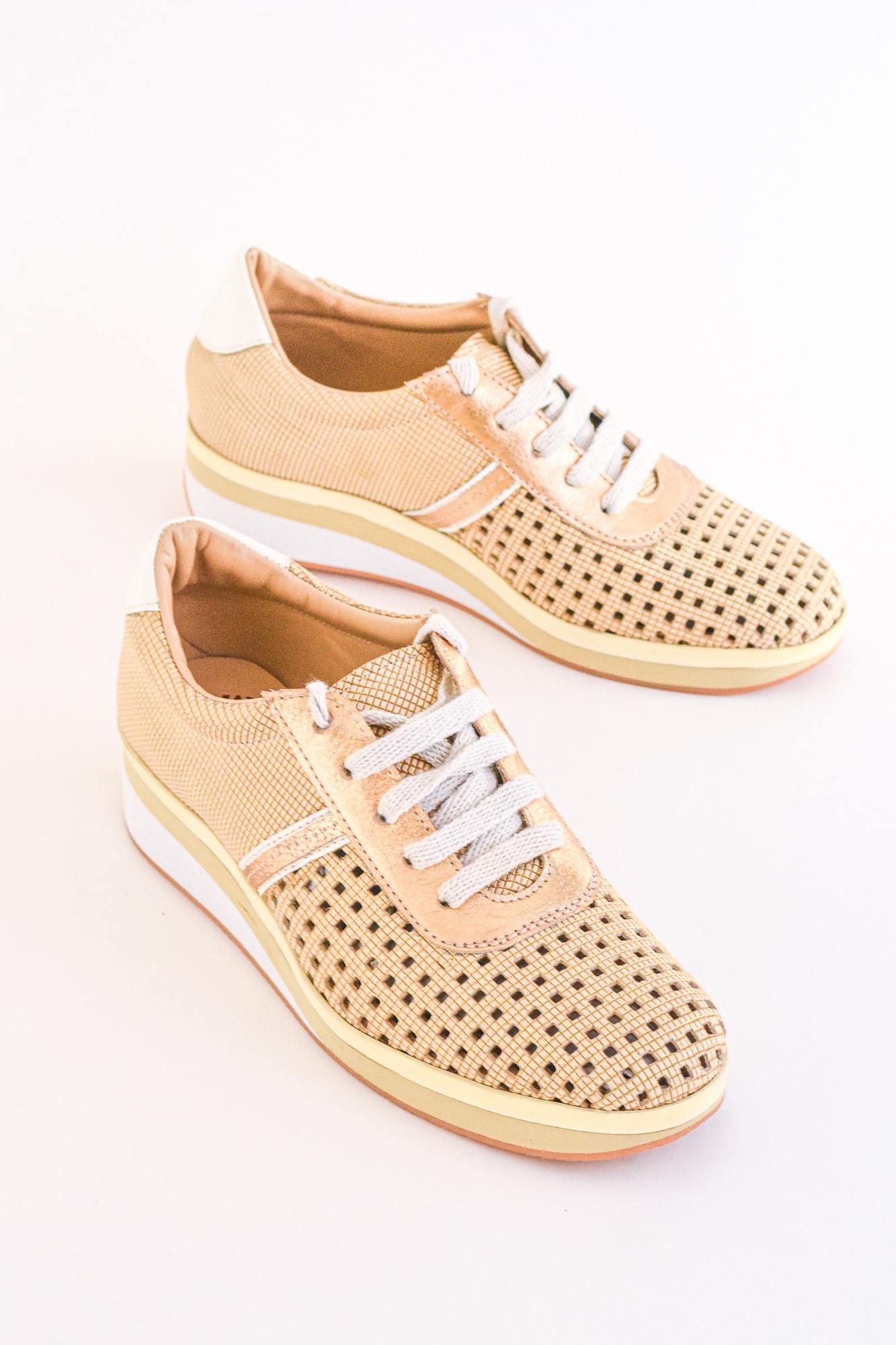 Classic sneaker