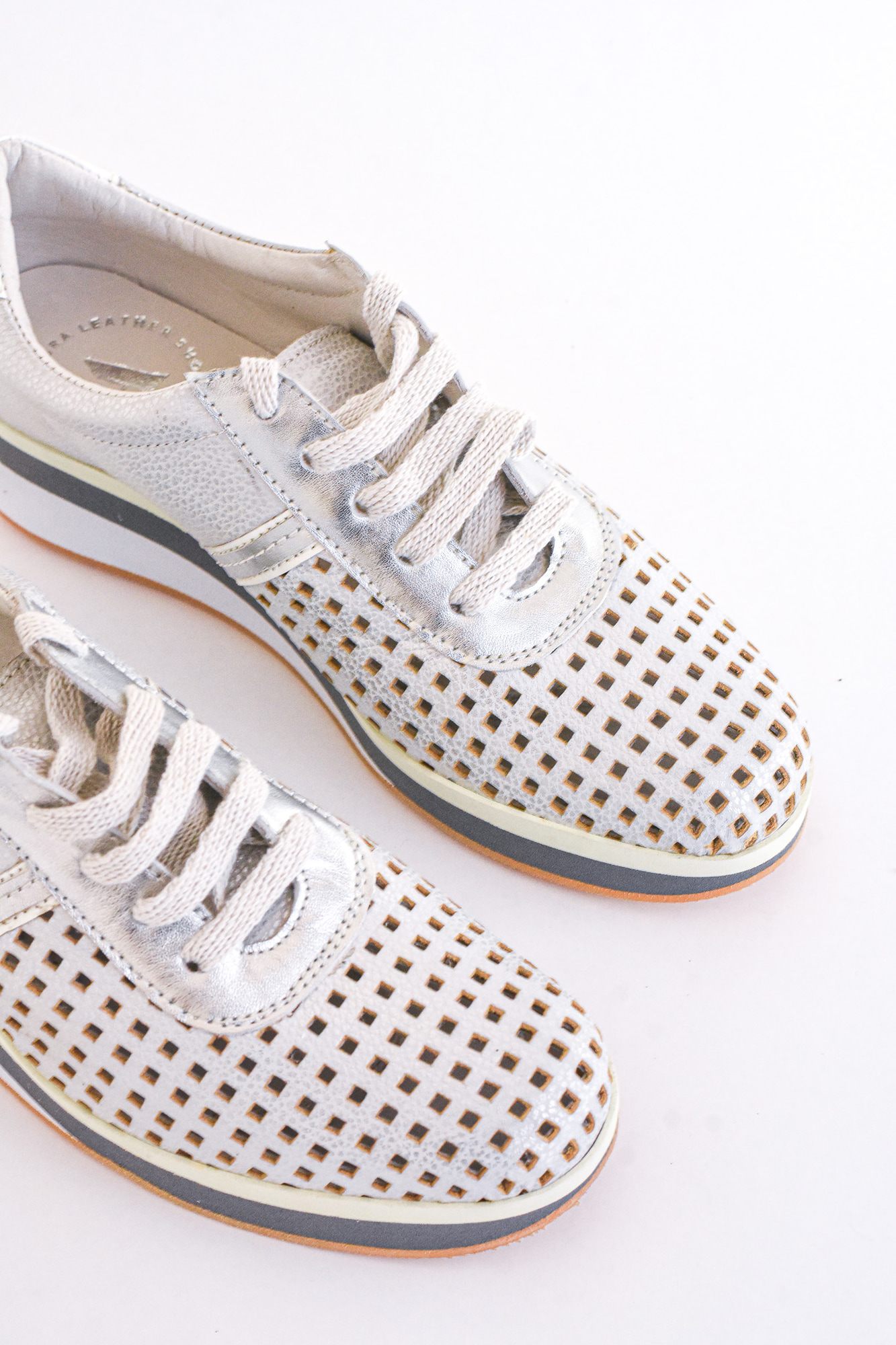 Classic sneaker