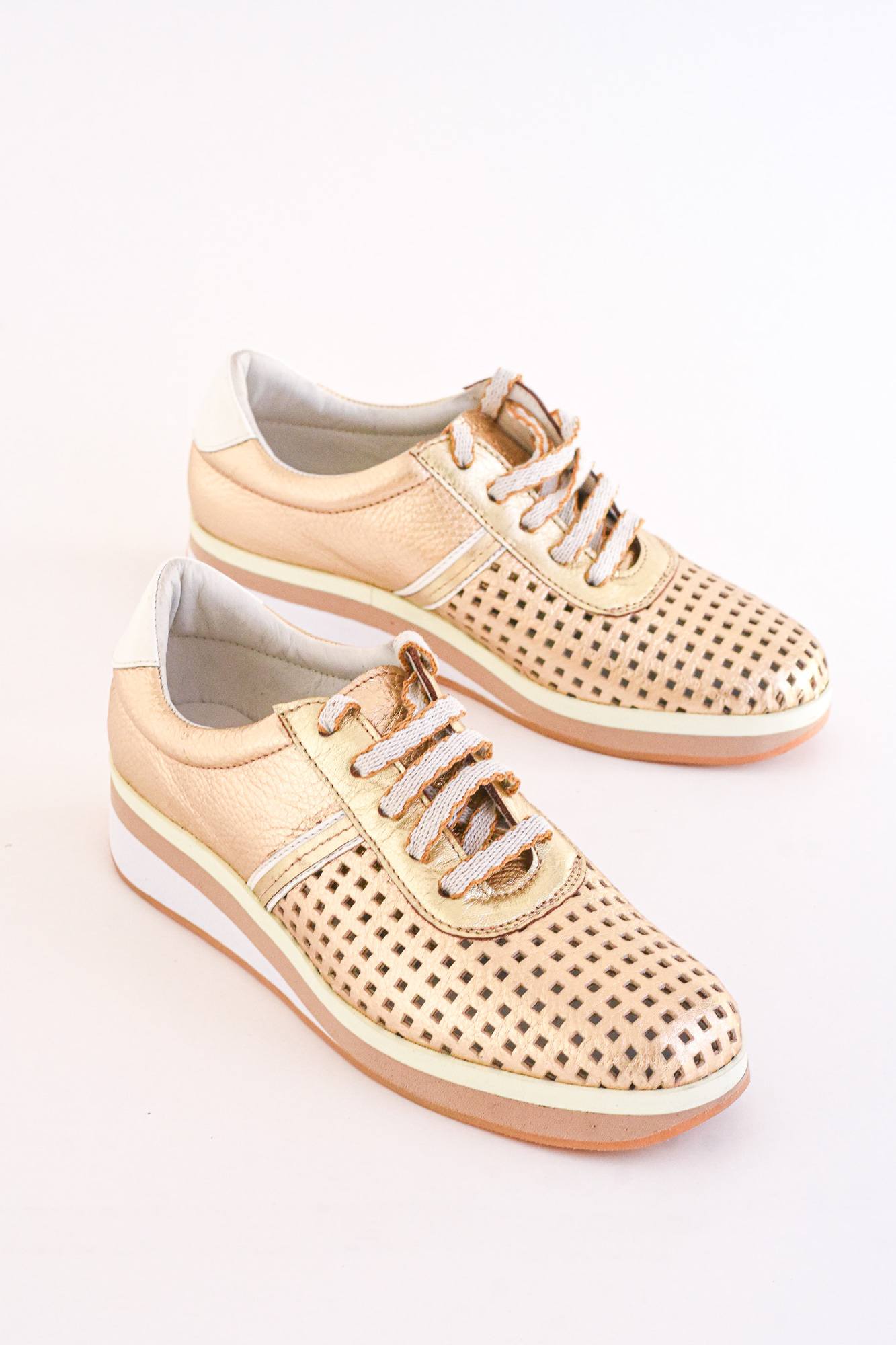 Classic sneaker