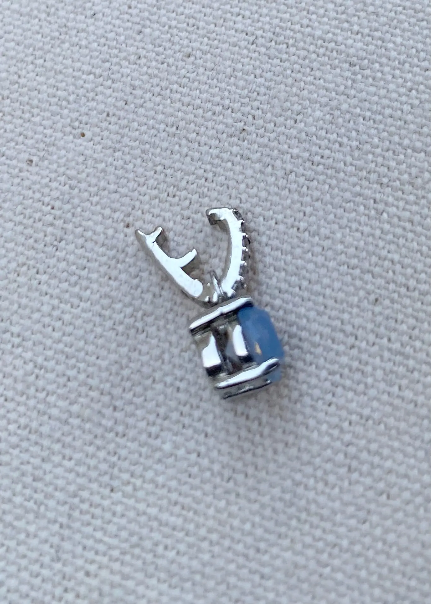Dije en Plata 925 con cristal Swarovski color azul opalo y zirconia