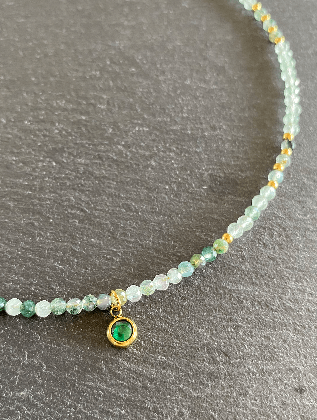 Collar AMANDA en acero y piedras naturales