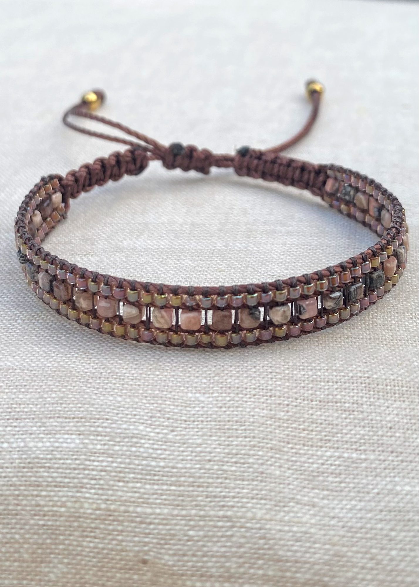 Pulsera LUCY tejida con piedras naturales