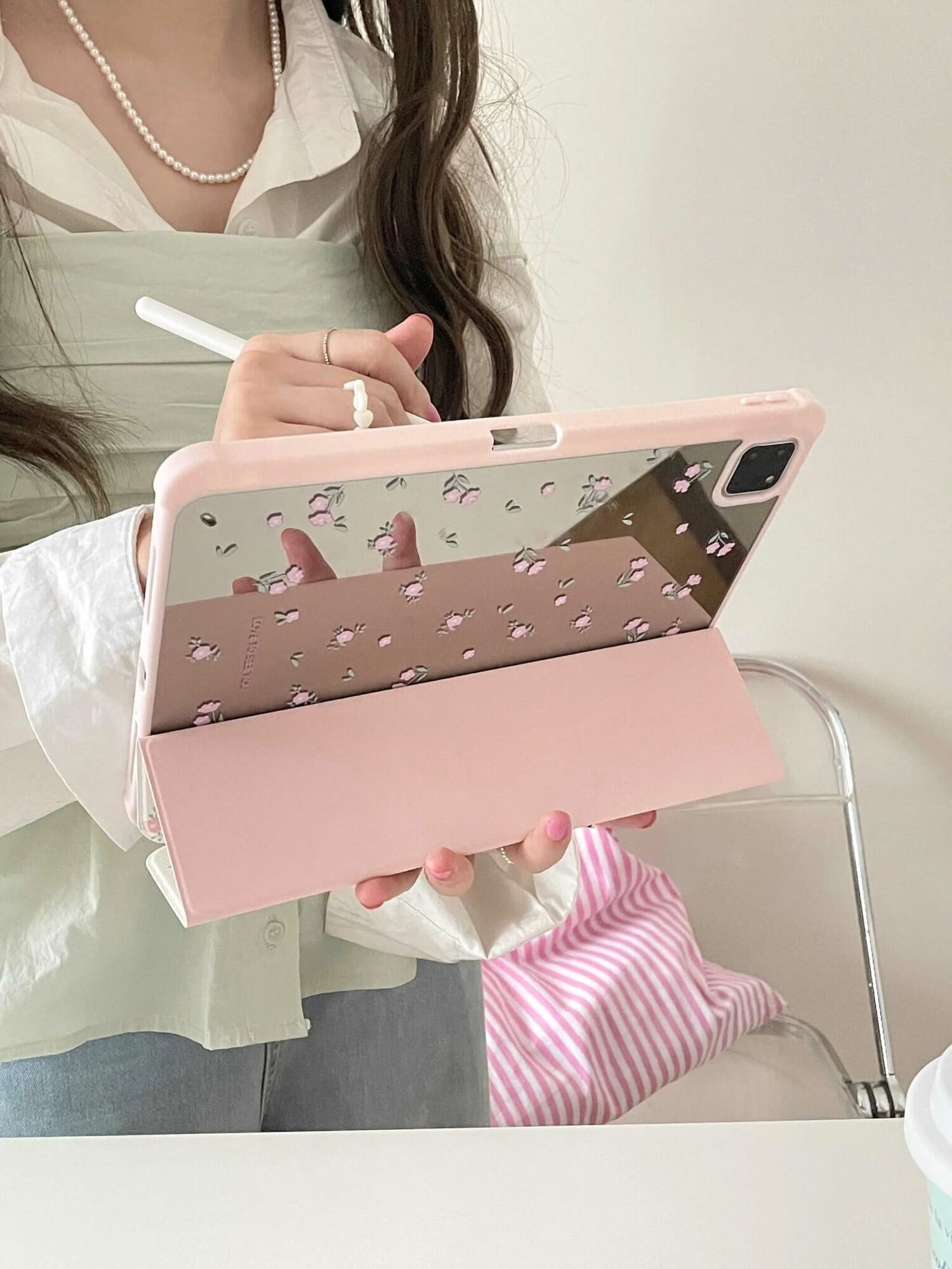 CASE IPAD FLORES ROSAS CHICAS