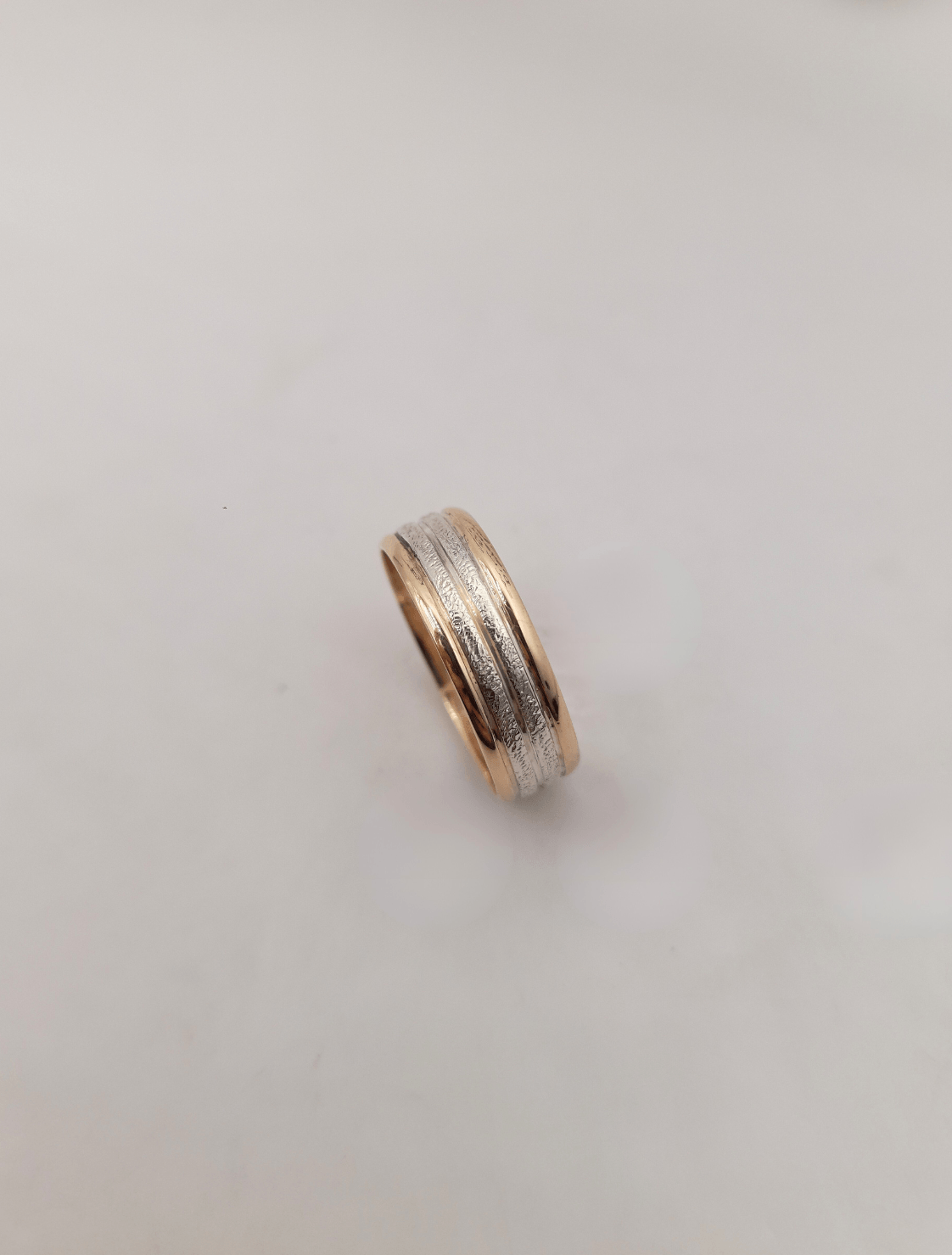Alianzas centro diamantado y bordes 9K