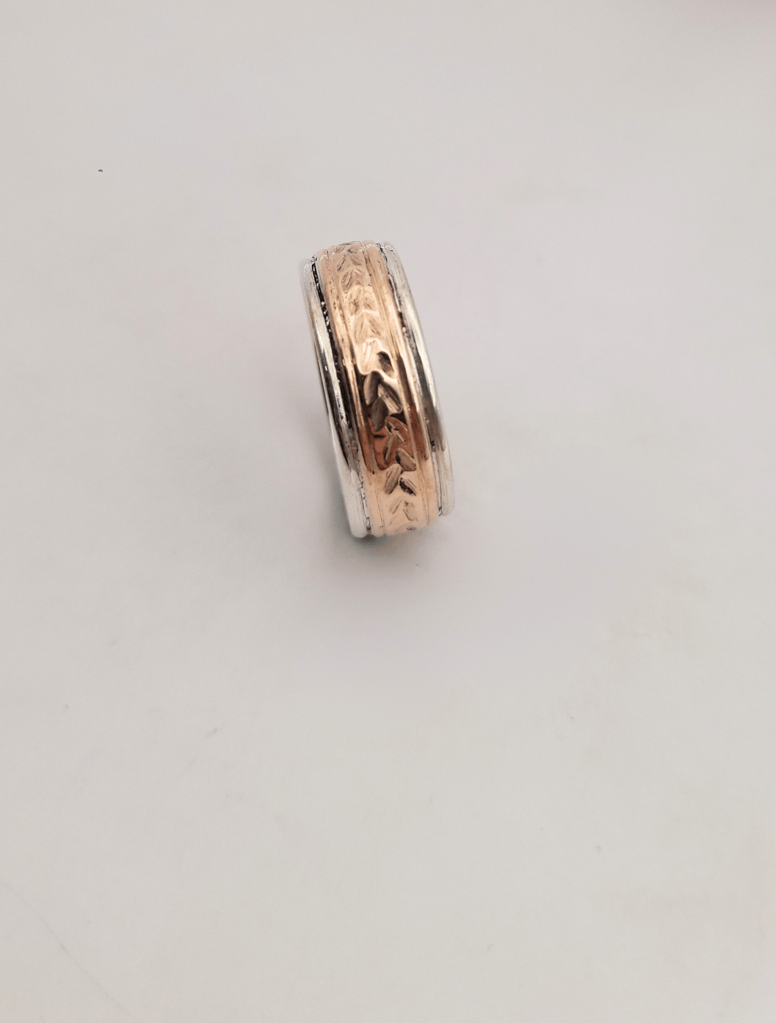 Alianza plata 950 y centro espiga en oro 9K